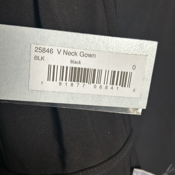 Mac Duggal 25846 NWT PLUNGE NECK HIGH SLIT GOWN - Picture 9 of 11